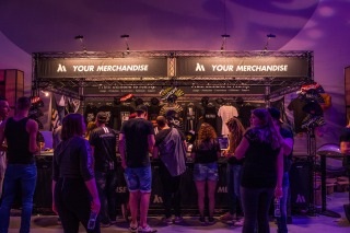 Merchandise Addicts #1 001