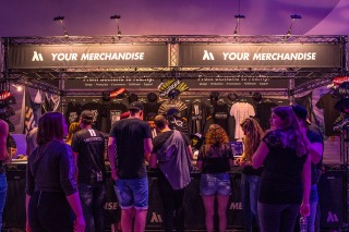 Merchandise Addicts #2 001